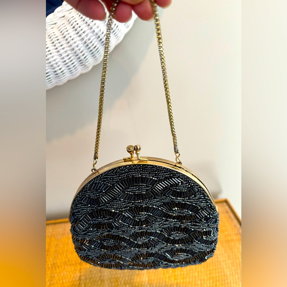 Vintage beaded formal purse in excellent condition!